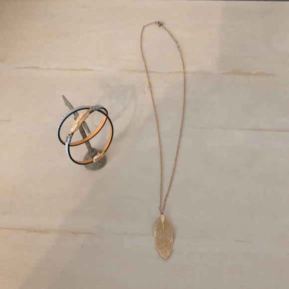 Matching necklace and bracelet set - Picture 1 of 5